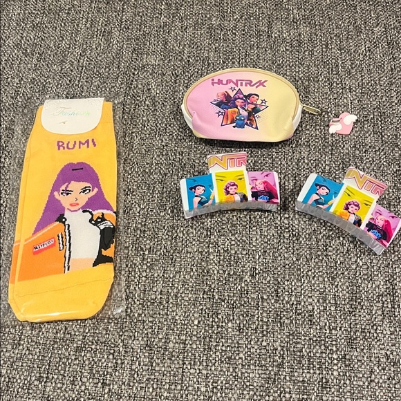 K Pop Bundle Kids Fashion Socks, hair clips and Pouch Set - Yellow and Purple - Picture 1 of 9